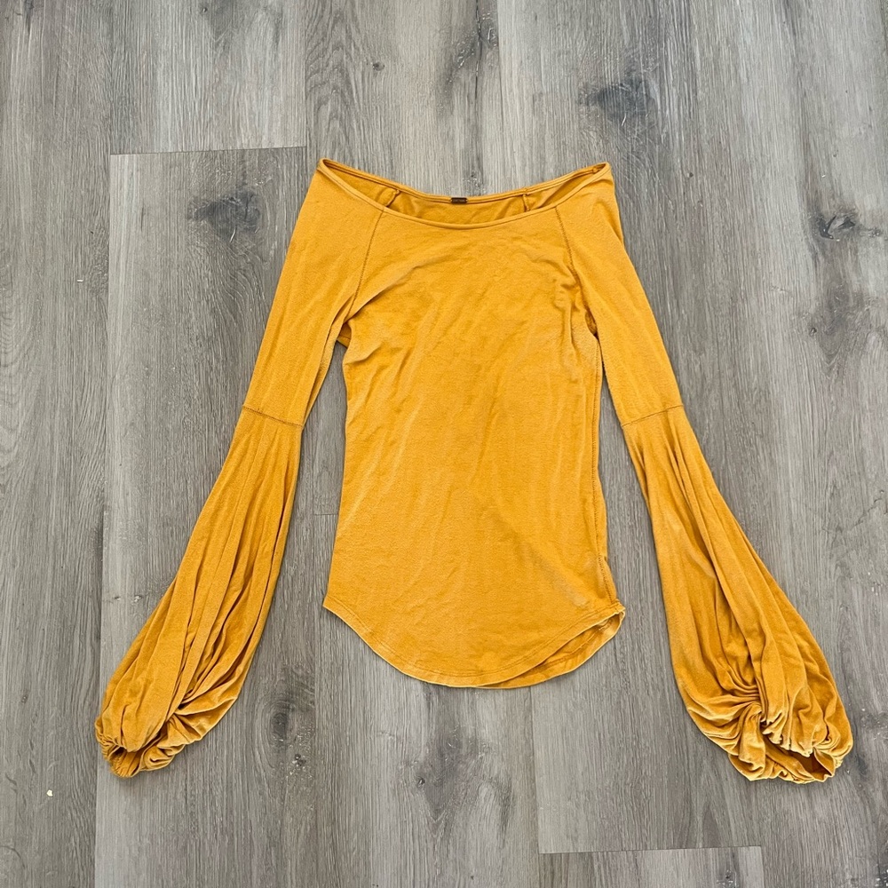 Long sleeve form fitting top